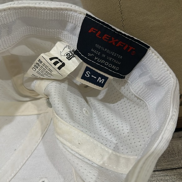 Travis Mathew white fitted golf baseball cap hat size small/ medium - Picture 6 of 6